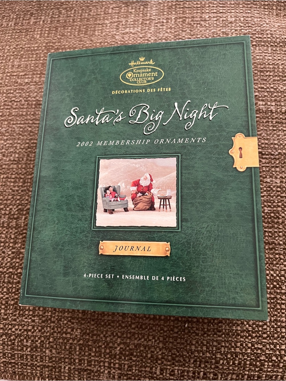Hallmark Santa's Big Night Journal Green and Gold with 2002 Membership Ornaments